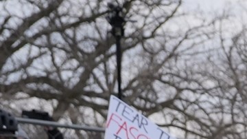 Juez federal bloquea política del DHS que habría permitido arrestar a miles de refugiados legales