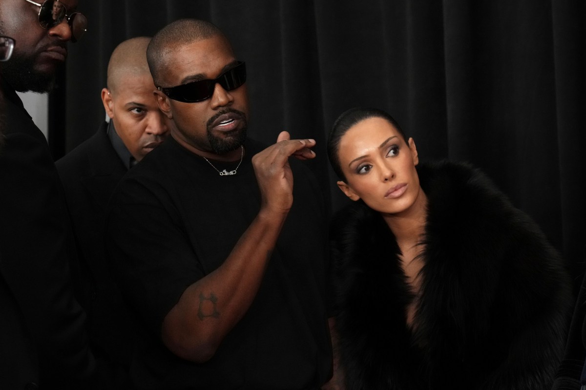 Bianca Censori asegura que su esposo Kanye West no controla sus elecciones de moda