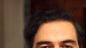 Alfonso Herrera y Nicole Wallace se convierten en Esteban Trueba y Clara del Valle