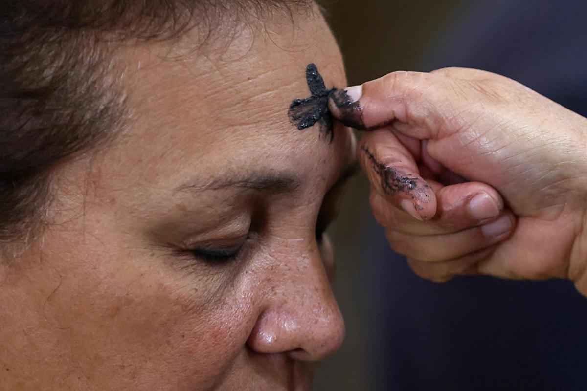 Miércoles de Ceniza: significado, origen y por qué millones de fieles reciben la cruz de ceniza