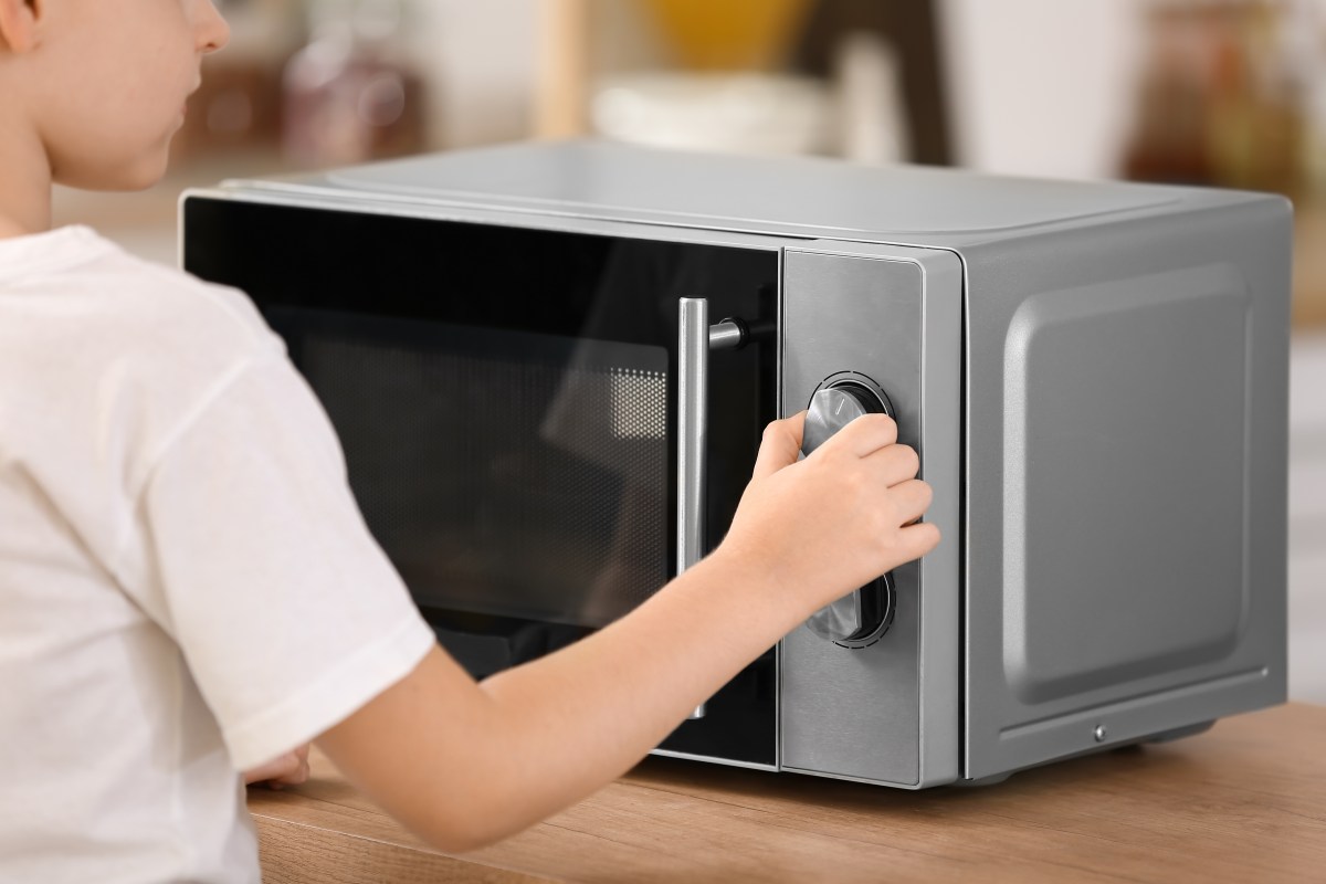 Niño de 9 años de Illinois sufre quemaduras tras realizar reto viral de TikTok