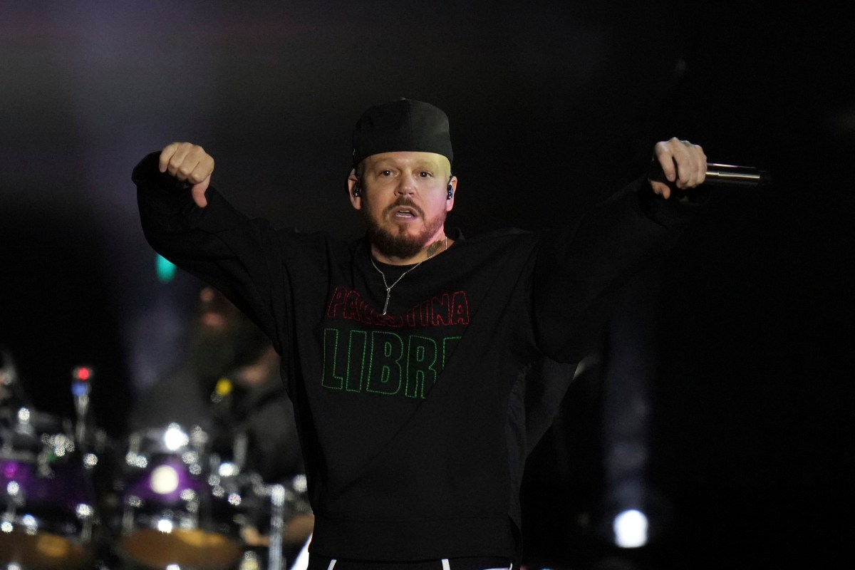 Residente debutará como director con ‘Porto Rico’, una película protagonizada por Bad Bunny y Javier Bardem