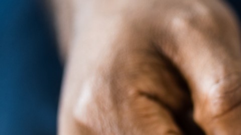 Revisar saldos, entender las reglas estatales y actuar antes de que pase el tiempo puede ayudarte a recuperar dinero.