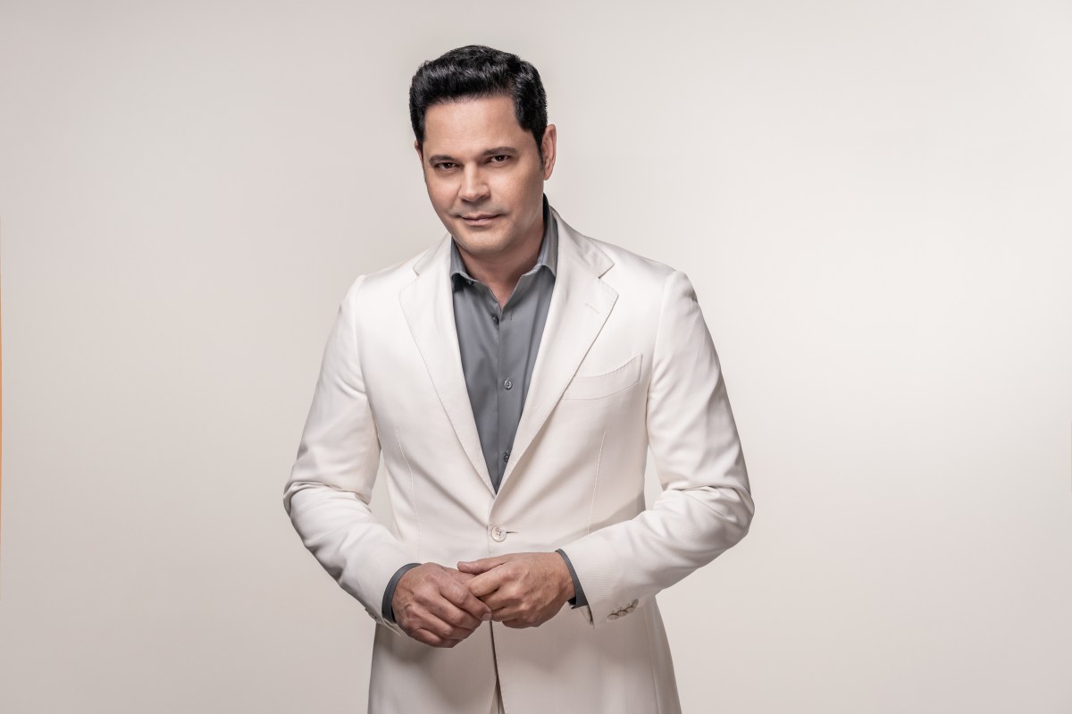 Rey Ruiz celebra el amor con salsa  