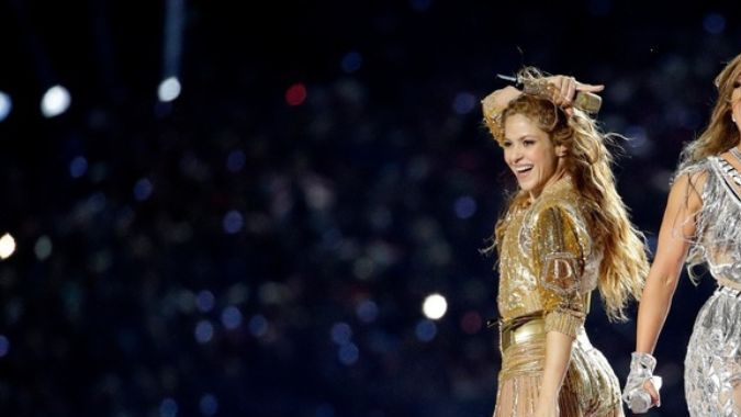 Shakira dan Jennifer Lopez pada presentasi Super Bowl LIV mereka di Miami pada tahun 2020