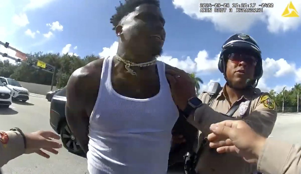 Expolicía que arrestó a Tyreek Hill celebra su salida de Miami Dolphins: “El Karma te atrapó”