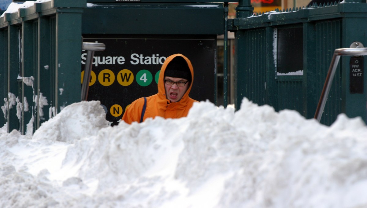 Tormenta invernal histórica paraliza el metro de Nueva York y NJ Transit: líneas suspendidas y regreso complicado a clases