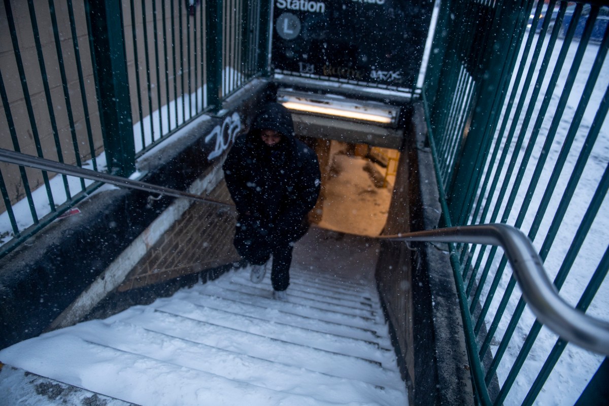 Tormenta rápida cubre de nieve Nueva York y activa operativo de salado mientras suben las temperaturas