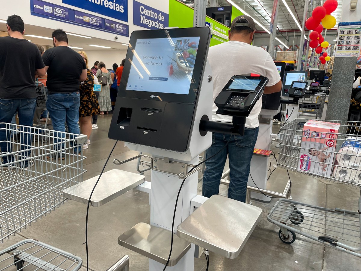 Walmart implementa táctica en cajas de autocobro para frenar robos de clientes