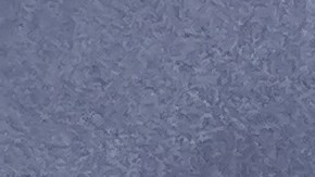 Alimentos saludables para el hígado: aguacate, ajo, cúrcuma, espinacas y remolacha sobre una mesa de madera, representando una dieta para el hígado graso.