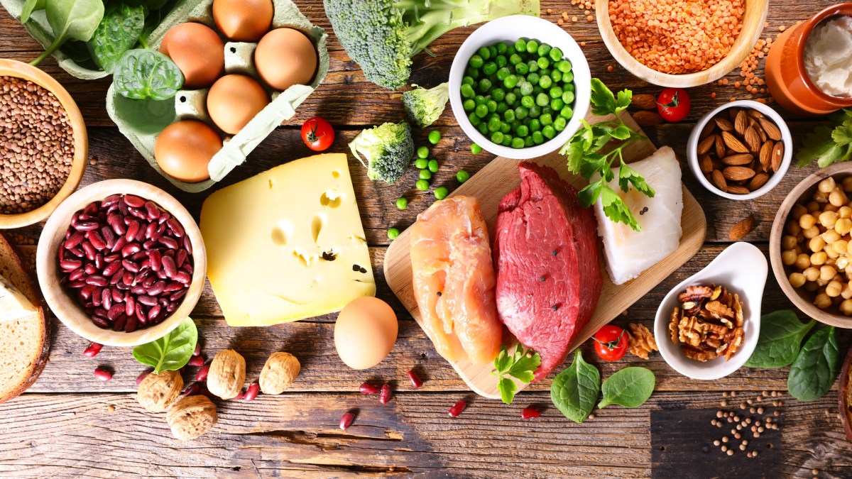 ¿Superbacterias en tu comida? La verdad sobre la “Pandemia Silenciosa” que llega a tu mesa