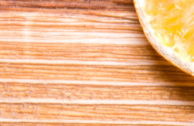 El poder de la aromaterapia natural: hervir cítricos y especias libera aceites esenciales que purifican tu cocina.