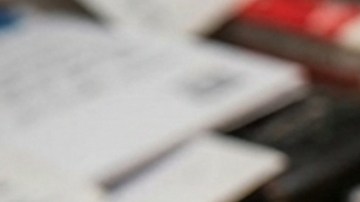 Para que el truco realmente funcione, todos los elementos deben estar en buen estado: el billete, la cartera y el papel.