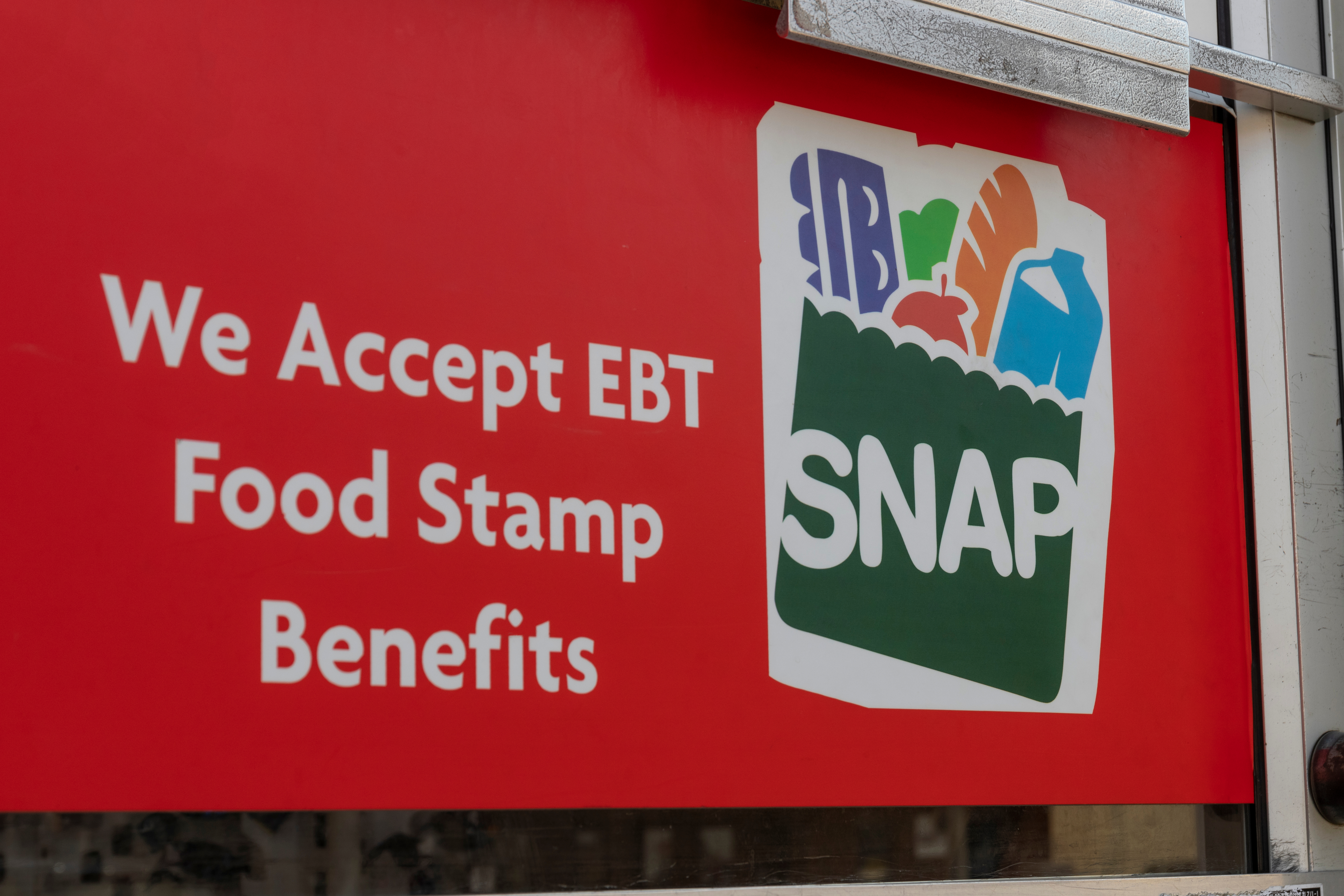 SNAP Tightens Work Rules Across New York, Risking Food Aid for Thousands by 2026