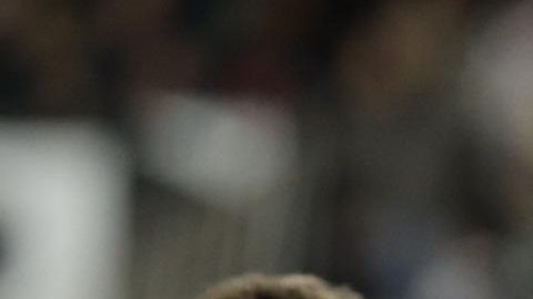 Álvaro Carreras, del Real Madrid, celebra tras marcar un gol contra el Valencia durante el partido de fútbol de la Liga española entre el Valencia CF y el Real Madrid en el estadio Mestalla, en Valencia, España, el 8 de febrero de 2026.