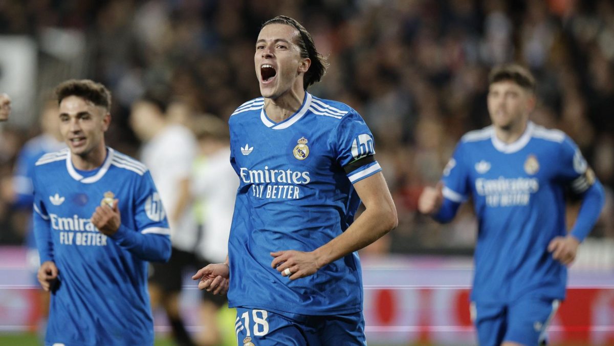 Real Madrid vence al Valencia en Mestalla y sigue a un punto del Barcelona