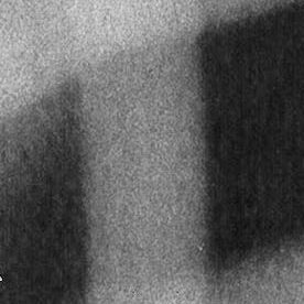 El colombiano Andrés Escobar yace en el suelo y observa cómo un disparo del estadounidense Eric Wynalda no alcanza el arco.