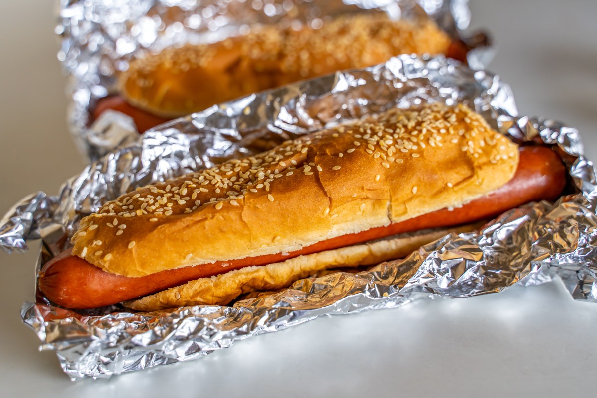 El invento que te permite comer un hot dog y refresco en Costco mientras compras