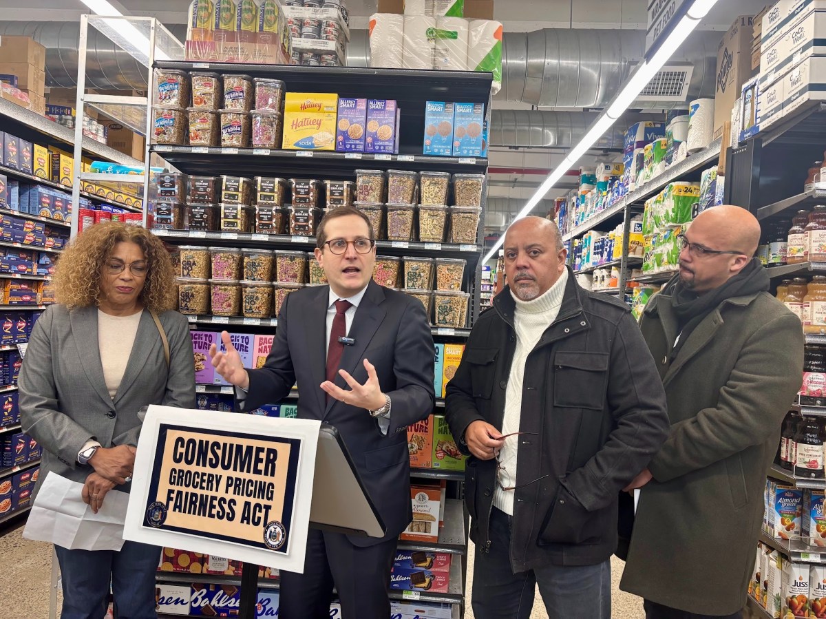 Dueños de supermercados independientes de NY empujan ley para protegerse de los “peces gordos” que devoran sus negocios