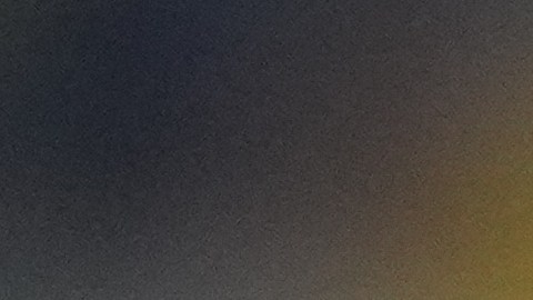 James Rodríguez observa antes de un partido amistoso entre México y Colombia.