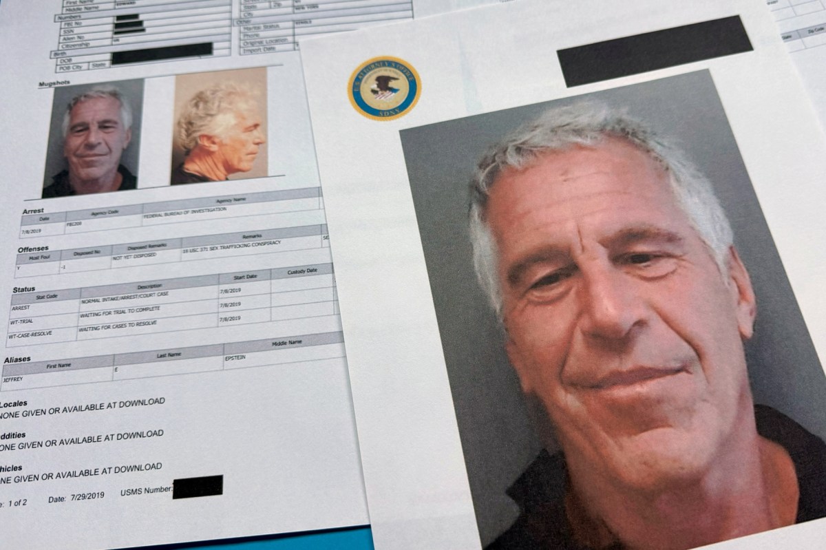 FBI no halló pruebas de que Epstein dirigiera red de tráfico sexual para hombres poderosos