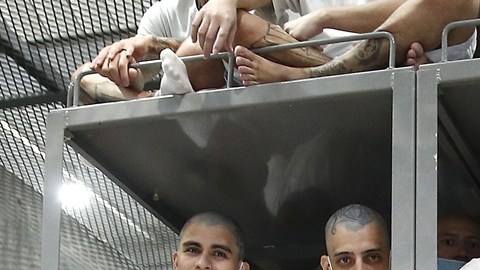 Presidente electo de Chile recorrió el CECOT para tomar ideas del sistema penitenciario en El Salvador