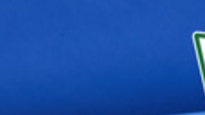 Primer plano de la nueva colección de donas Krispy Kreme x Oreo, mostrando la dona Golden Oreo con chispas de colores, la Chocolate Oreo Dream con glaseado oscuro y la clásica Cookies & Kreme sobre un fondo de marca.