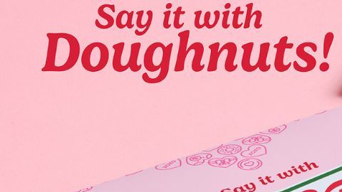 Desde el tierno Teddy Bear Cookies & Kreme hasta la elegante I Love You a Choco-Lot, Krispy Kreme ofrece una carta de amor en cada bocado.