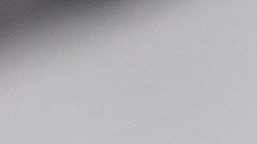 El delantero del Inter de Miami, Lionel Messi (izquierda), le pasa el balón al delantero de Los Angeles FC, Denis Bouanga (99).