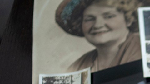 La historia de la mujer que fue adoptada por un veterano de guerra estadounidense y que ahora enfrenta la deportación a Irán