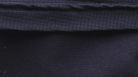 El logo de las Grandes Ligas de Béisbol representa una pelota de béisbol sostenida por el tercera base de los Yankees de Nueva York.