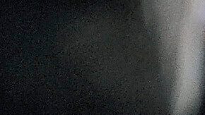 El receptor abierto de BYU, Parker Kingston (11), celebra con los fanáticos.