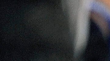 El receptor abierto de BYU, Parker Kingston (11), celebra con los fanáticos.