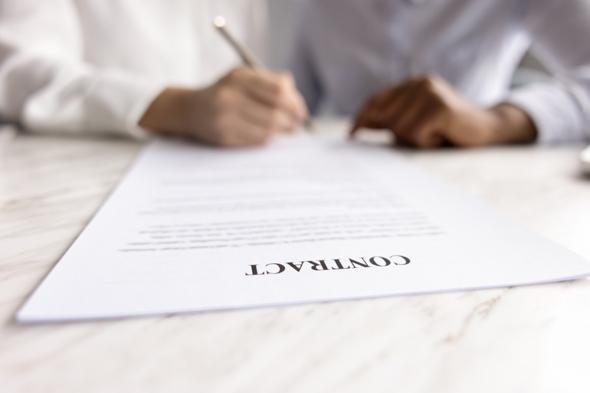 Qué pasa cuando prestas tu nombre para un contrato