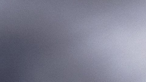 Un surfista observa las condiciones del oleaje.