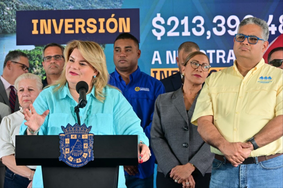 Gobernadora de Puerto Rico convierte en ley medida que prohíbe baños inclusivos o mixtos