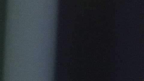 Brian Vickers participa en una entrevista durante el día de prensa de NASCAR.