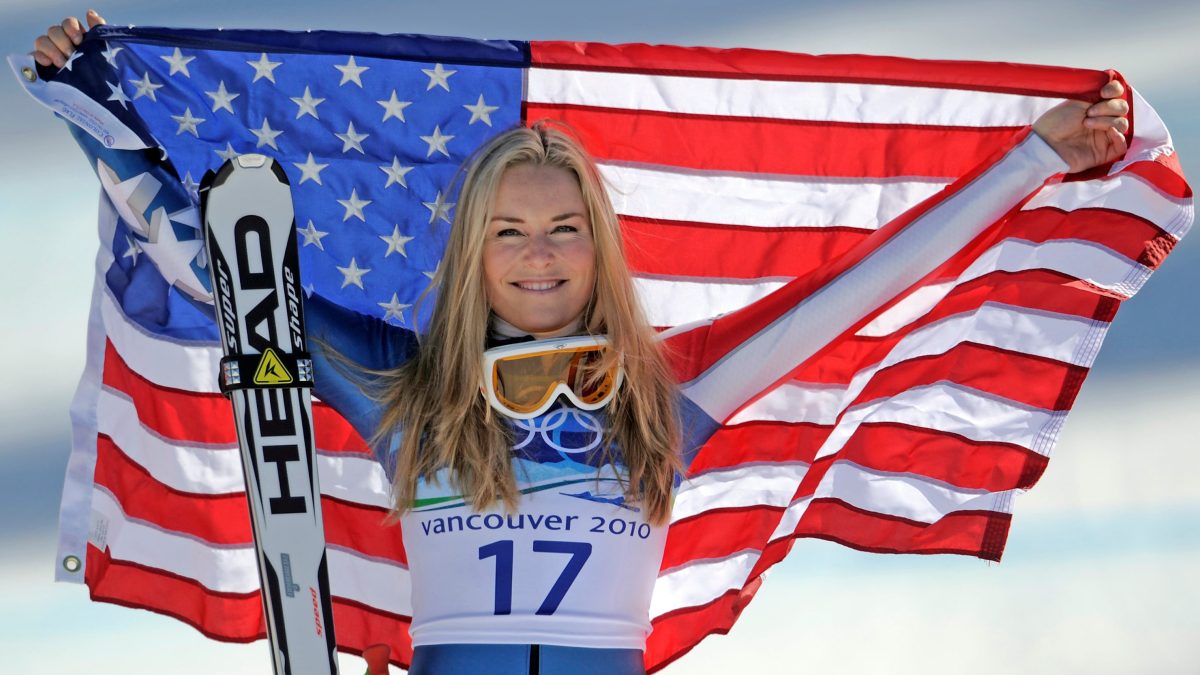 Lindsey Vonn regresa a EE.UU. tras cirugía y deja en suspenso su retiro: “Quiero volver a la cima de la montaña”