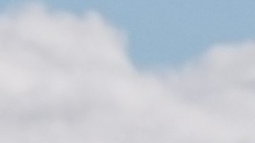 La estadounidense Lindsey Vonn se estrella contra una puerta durante una carrera de descenso de esquí alpino femenino, en los Juegos Olímpicos de Invierno de 2026, en Cortina d'Ampezzo, Italia, el 8 de febrero de 2026.