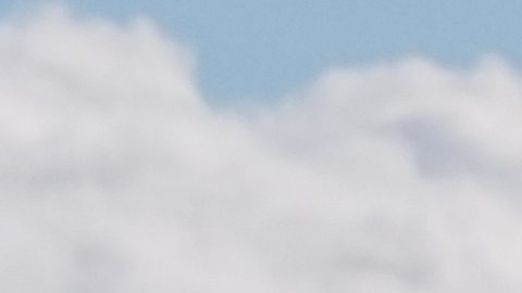 La estadounidense Lindsey Vonn se estrella contra una puerta durante una carrera de descenso de esquí alpino femenino, en los Juegos Olímpicos de Invierno de 2026, en Cortina d'Ampezzo, Italia, el 8 de febrero de 2026.