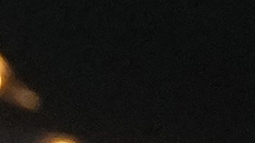 Xander Zayas, de Puerto Rico, posa sosteniendo el premio Miguel Cotto.