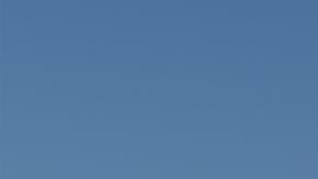 Una de las más de 200 vallas publicitarias contra el Servicio de Inmigración y Aduanas (ICE) visibles este lunes en distintas ciudades de Estados Unidos.