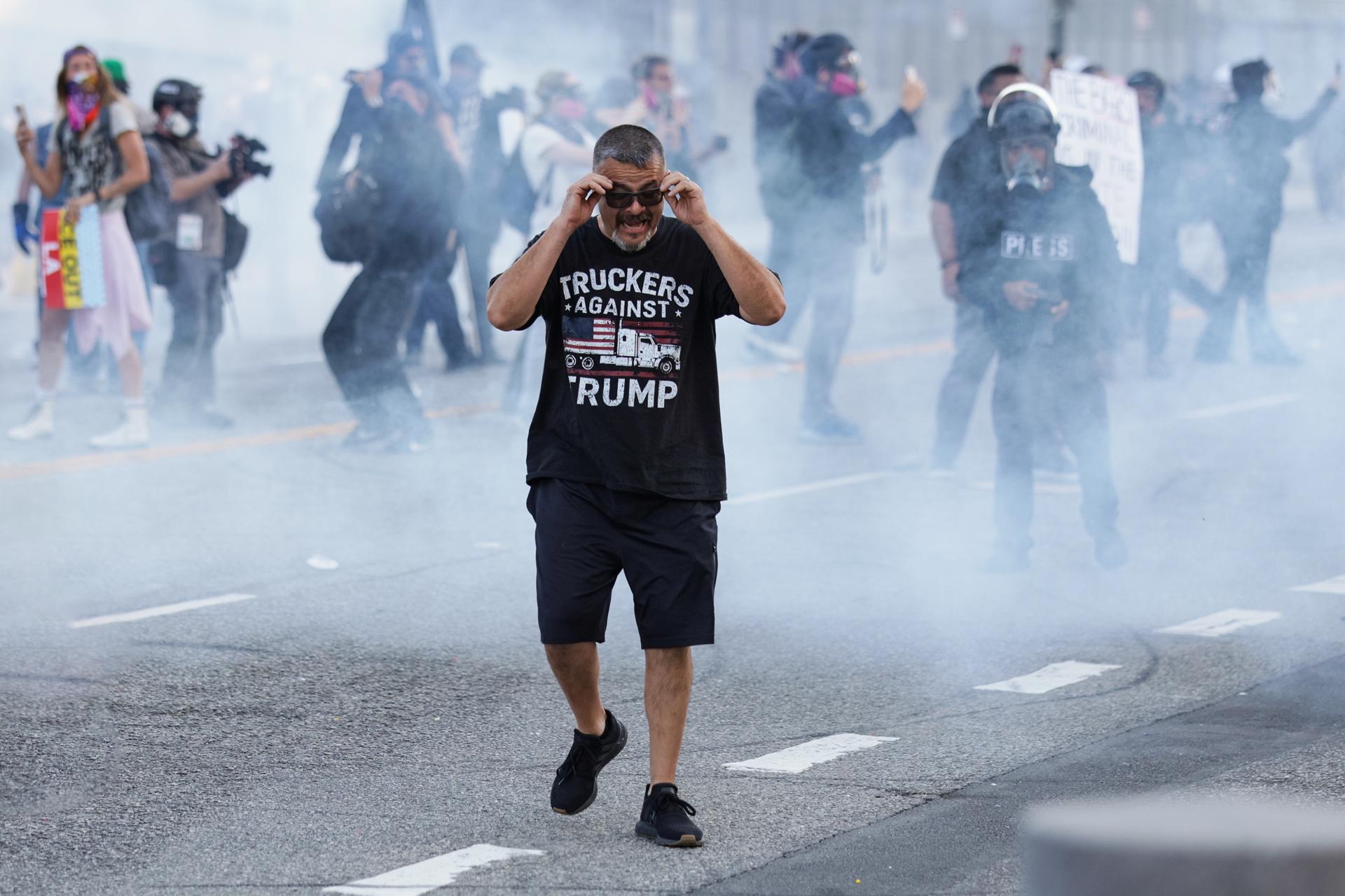 Protestas anti-Trump dejan más de 80 arrestos en varias ciudades de EE.UU.