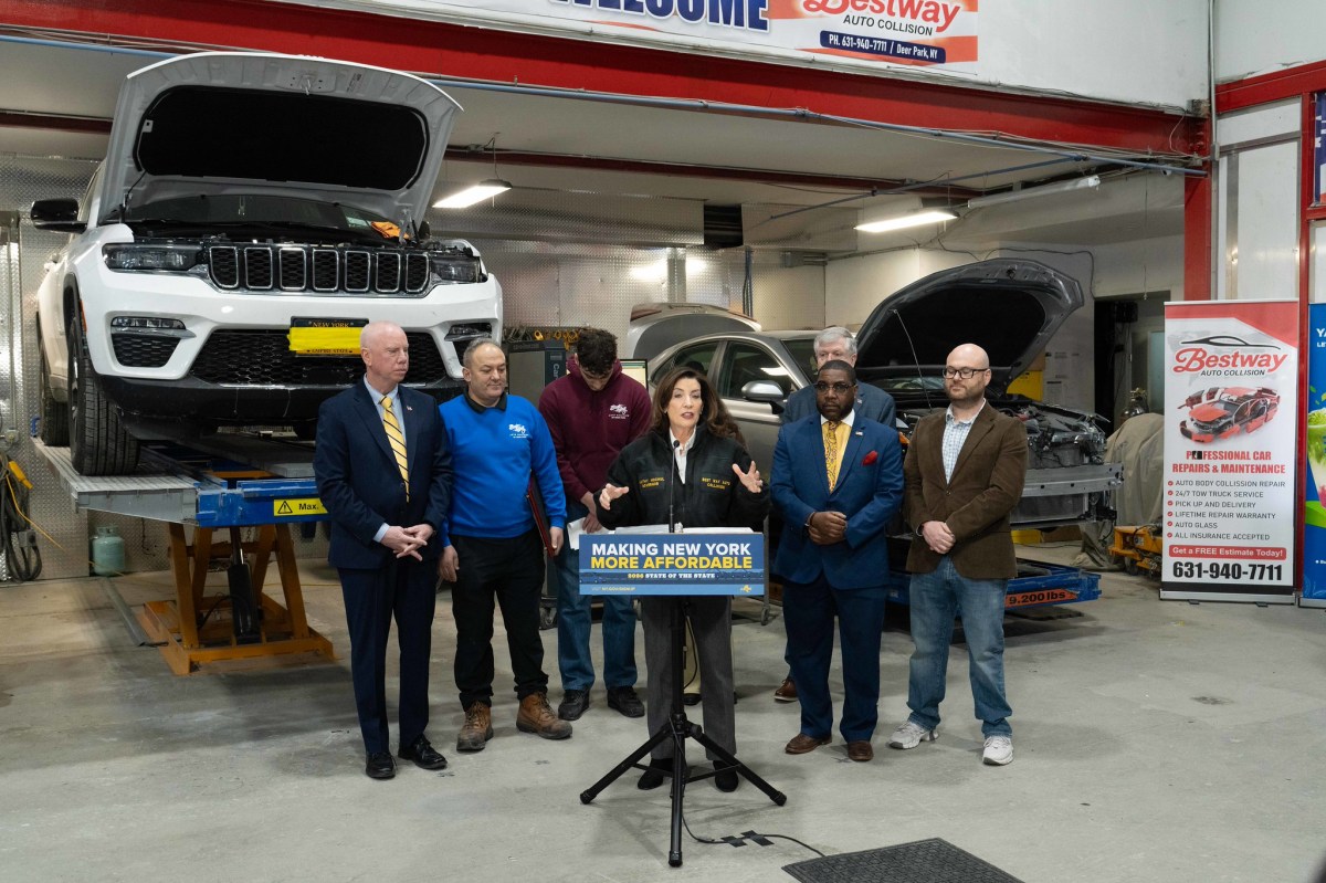 Las propuestas de la Gobernadora sobre el seguro de auto daría un alivio necesario a las familias latinas y organizaciones sin fines de lucro en NY