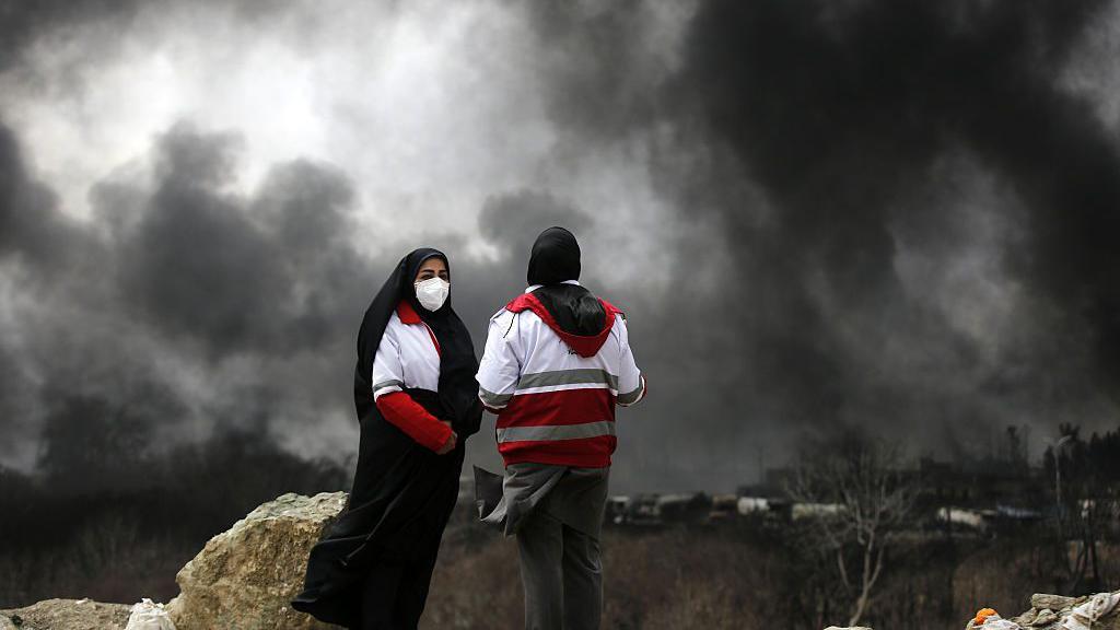 La OMS advierte sobre los peligros del smog en Teherán tras ataques a instalaciones petroleras