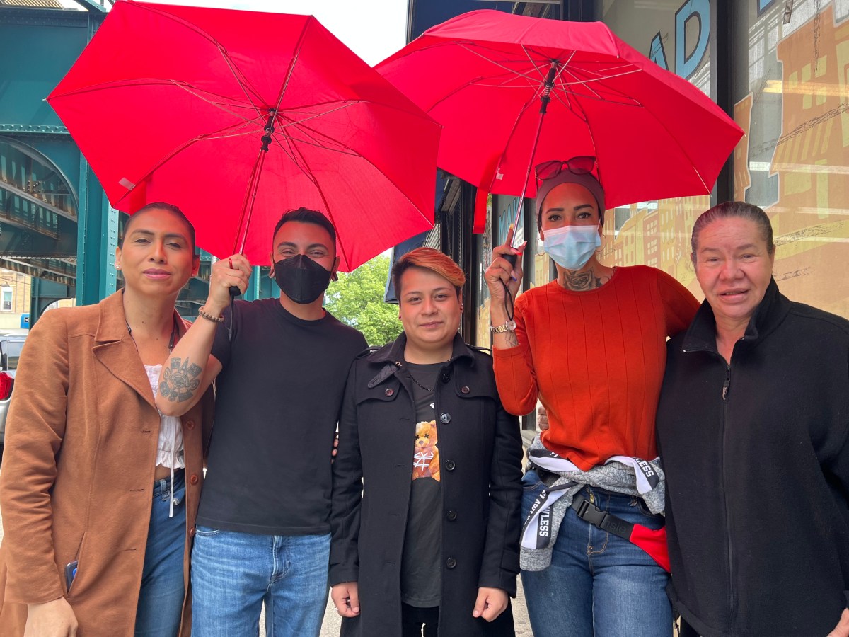 Neoyorquinos trans celebran su aporte pero exigen mayores protecciones y menos discriminación