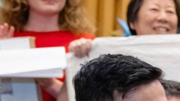 Dylan López Contreras junto al alcalde Mamdani de NYC y la gobernadora Hochul, un día después de ser liberado por ICE.