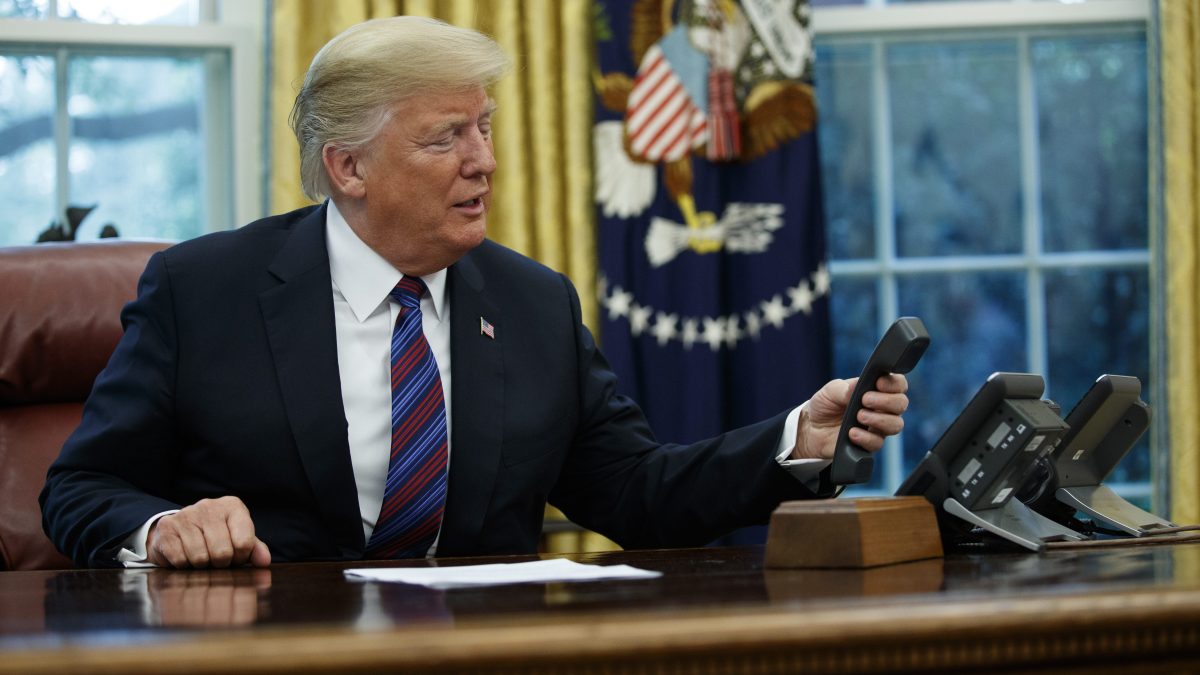 Trump pide a Putin acabar con la guerra en Ucrania para ayudar ante la crisis en Irán