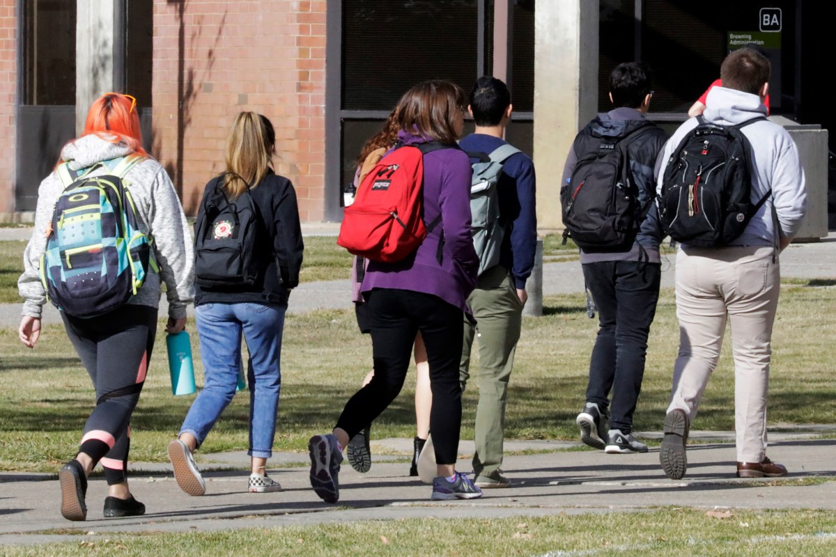 Aumentan llamados del Partido Republicano para que expulsen a niños indocumentados de escuelas públicas