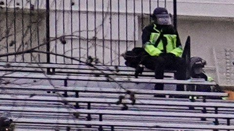 Manifestantes violentos, leales al presidente Donald Trump, irrumpen en el Capitolio el 6 de enero de 2021 en Washington.